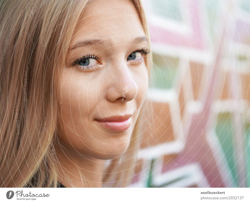young woman in front of graffiti wall Lifestyle Leisure and hobbies Human being Feminine Young woman Youth (Young adults) Woman Adults 1 13 - 18 years