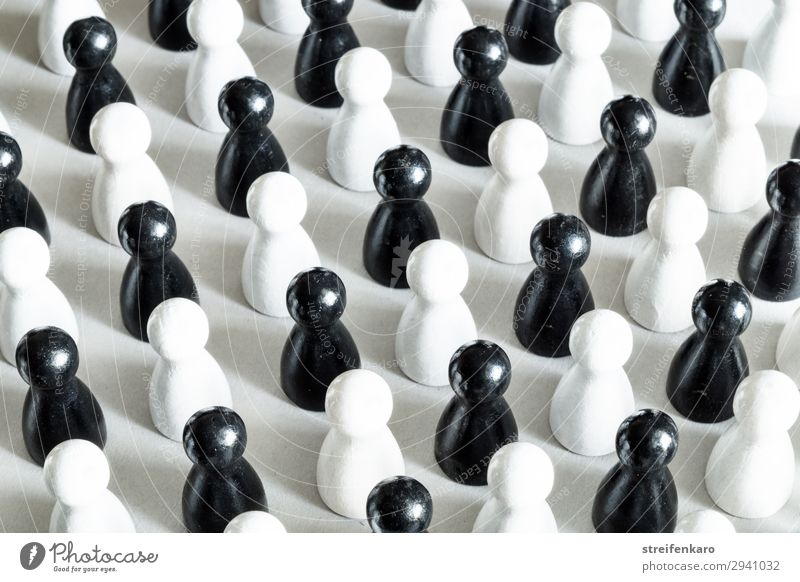 Black and white game pieces are arranged alternately Toys Wood Sign Stand Simple Cold White Force Might Secrecy Together Conscientiously Disciplined Endurance