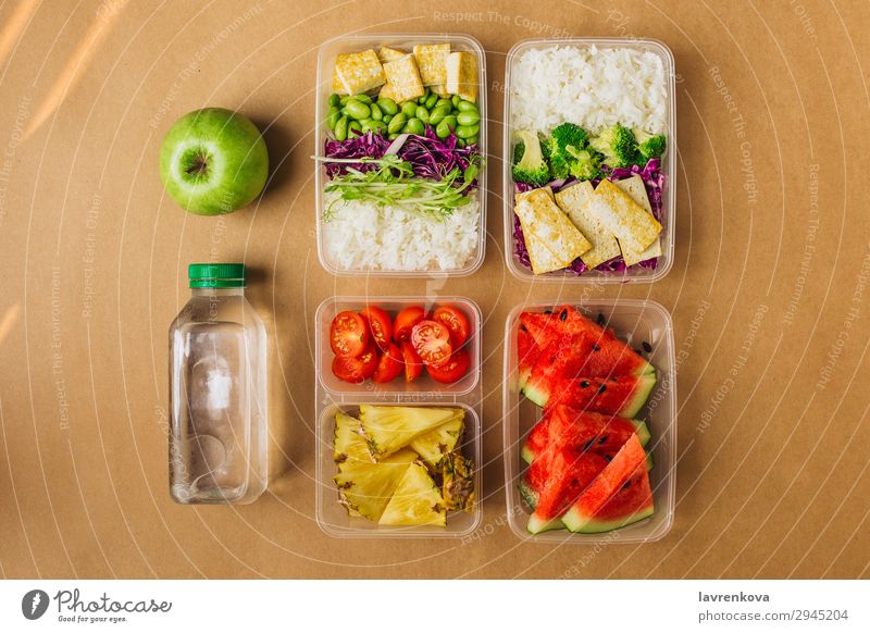 schoolboy lunch box with thermos on wooden background.apple,tangerine, sandwich in lunchbox and water bottle 14208726 Stock Photo at Vecteezy