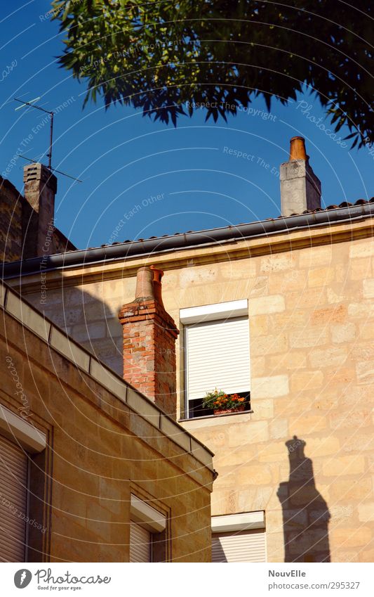 sun dance. Bordeaux Outskirts Old town House (Residential Structure) Detached house Manmade structures Building Wall (barrier) Wall (building) Facade Authentic