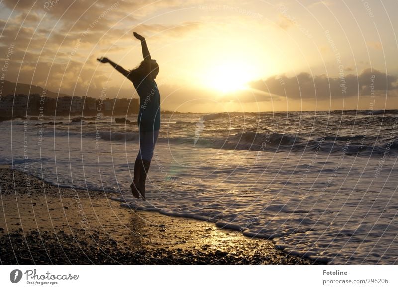 caper Human being Feminine Child Girl Infancy Body Head Arm Hand Legs Feet Environment Nature Sky Clouds Sun Summer Weather Beautiful weather Warmth Waves Coast