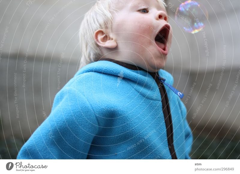 Kid is excited about bubbles Leisure and hobbies Playing Children's game Courtyard Toddler Boy (child) Infancy Life 1 Human being 1 - 3 years Jacket Blonde