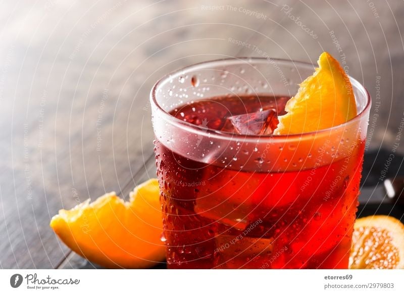 Negroni cocktail Fruit Beverage Drinking Alcoholic drinks Party Bar Cocktail bar Feasts & Celebrations Ice Frost Wood Cool (slang) Fluid Fresh Cold Orange Red
