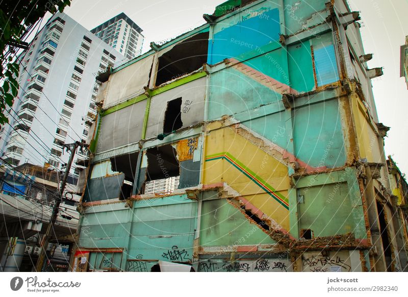 away & to the house in Bangkok Downtown Ruin Town house (City: Block of flats) Wall (building) Dismantling Broken Apocalyptic sentiment Decline Transience