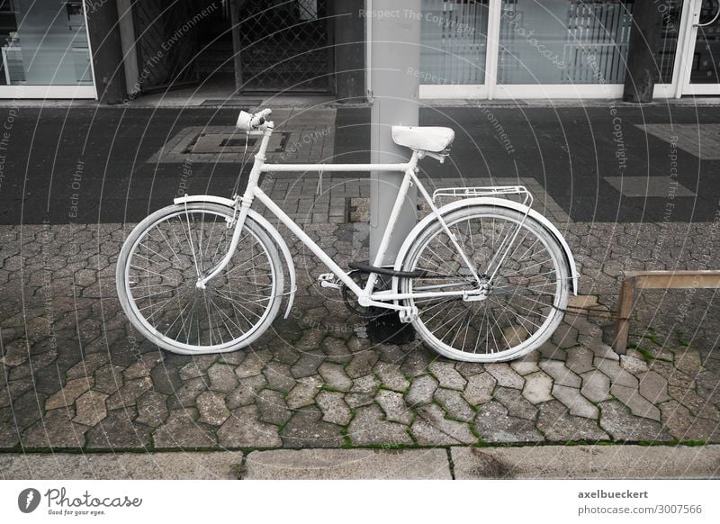 Ghost Bike, Ghost Wheel or Ghost Wheel Lifestyle Transport Means of transport Road traffic Cycling Traffic accident Street Bicycle Town White Grief Death
