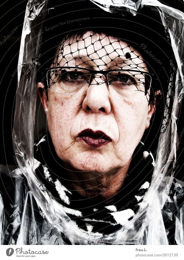 Blasted Human being Female senior Woman Head 1 60 years and older Senior citizen Eyeglasses Scarf Hat Black-haired Looking Old Exceptional Hideous Uniqueness