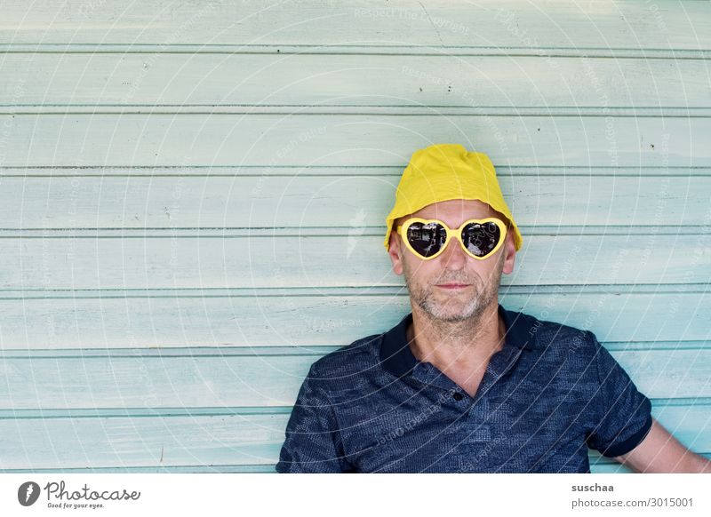 man Man Human being Portrait photograph Face Hat Sunglasses Summer Vacation & Travel Relaxation Tourist Joy Photo shoot Neutral Background Wooden wall Stripe