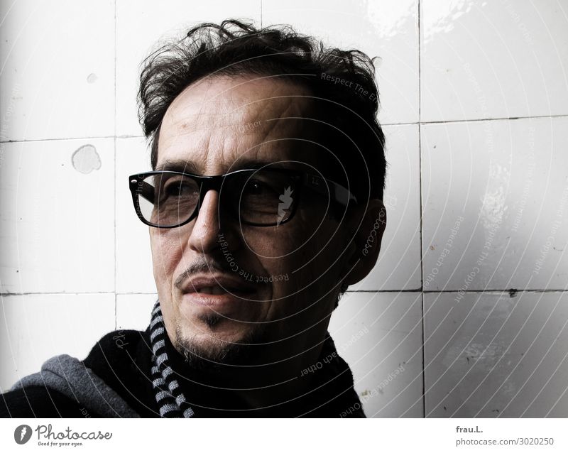 aro Human being Man Adults Head 1 45 - 60 years Eyeglasses Scarf Black-haired Facial hair Observe Relaxation Looking Authentic Uniqueness naturally pretty Joy