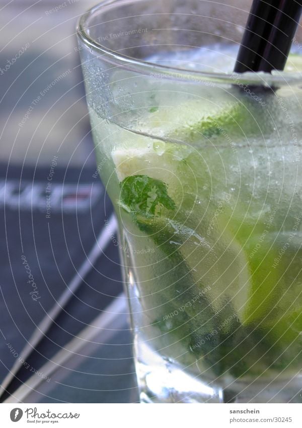 mojito Mojito Cocktail Beverage Ice cube Mint Rum Mineral water Alcoholic drinks Blade of grass Lime cane sugar