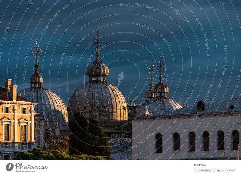 Chiesa 7 Church Dome Religion and faith Landmark Tourist Attraction Venice Italy St. Marks Square Basilica San Marco Dawn Domed roof Exceptional Esthetic