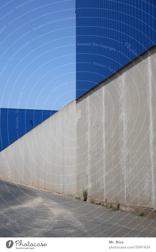 flat surfaces Cloudless sky Industrial plant Manmade structures Wall (barrier) Wall (building) Facade Blue Gray Lanes & trails Concrete Triangle Warehouse