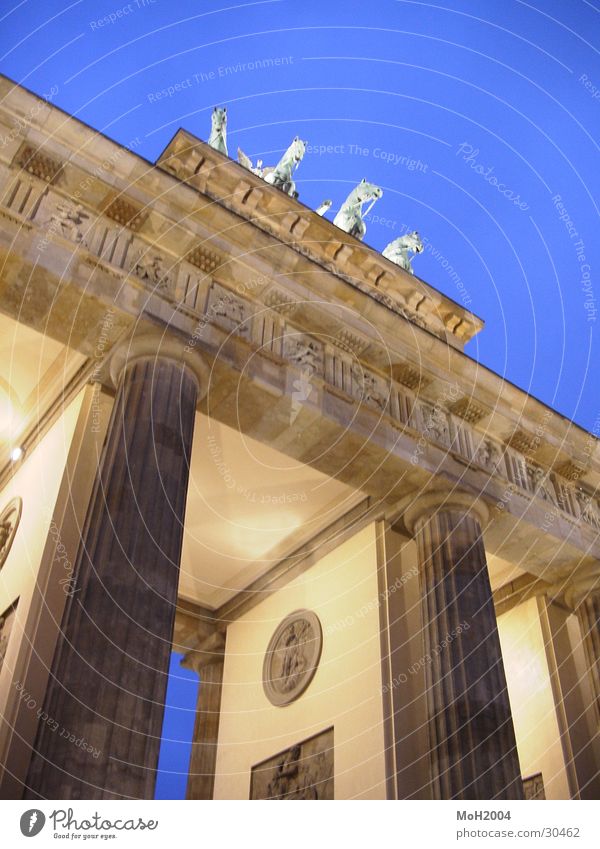 Brandenburg Gate Architecture Berlin Lighting Consistent Column