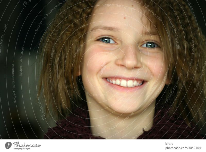 Portrait of a cheerful, happy, pretty girl. Parenting School Schoolchild schuler Feminine Child Infancy Laughter Authentic Funny natural Black Emotions Joy luck