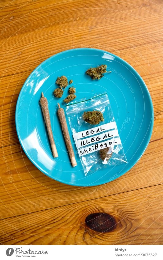 Stoner's best Plate Lifestyle Alternative medicine Smoking Intoxicant Relaxation Joint Cannabis Wood Esthetic Authentic Friendliness Rebellious Blue Yellow