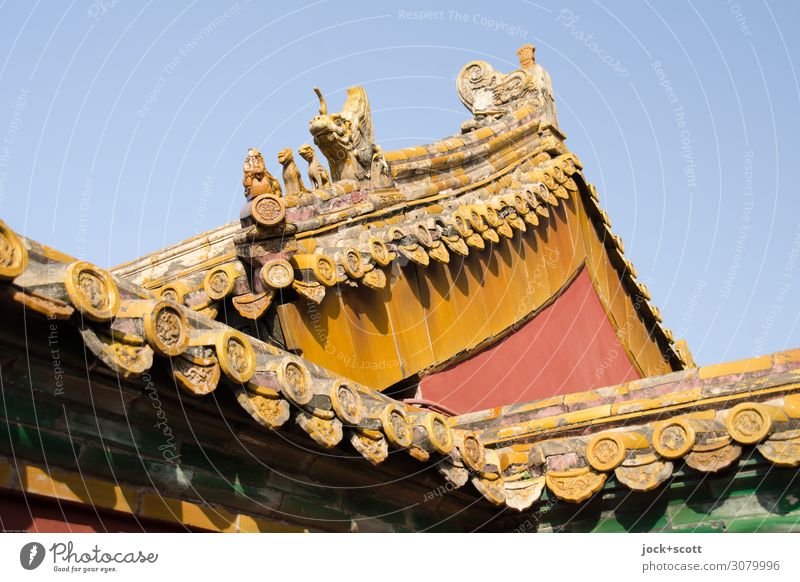 Lions and dragons Work of art World heritage Cinese architecture Arts and crafts Cloudless sky Palace Pagodal roof Tourist Attraction Forbidden city Decoration