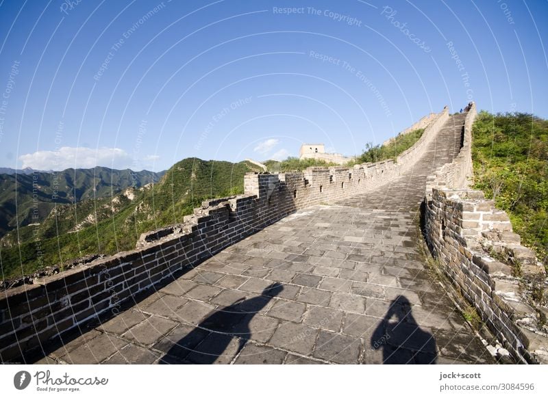 On the wall, on the lurk World heritage Cinese architecture Landscape Sky Horizon Mountain Manmade structures Tourist Attraction Landmark Great wall Authentic