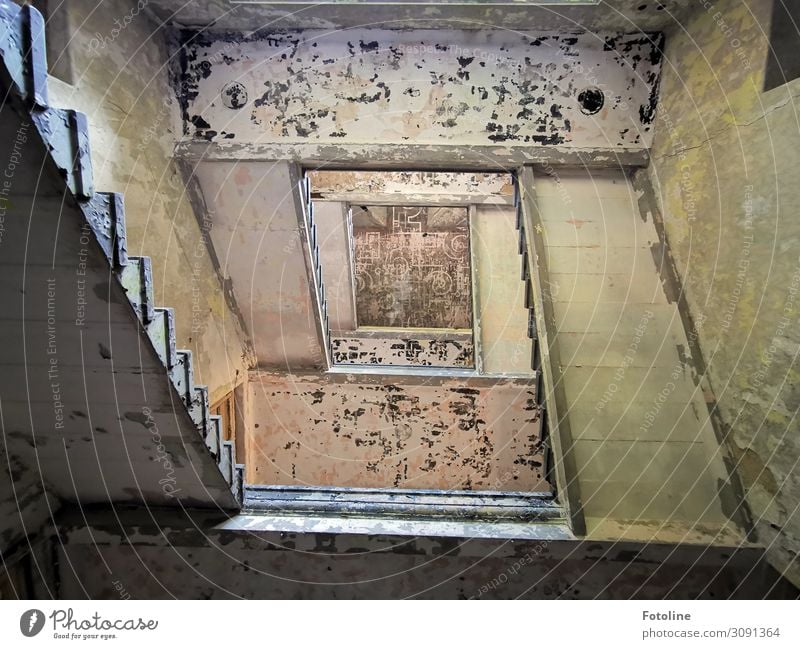 stairwell House (Residential Structure) Manmade structures Building Architecture Stairs Old Historic Tall Broken Staircase (Hallway) Derelict lost places