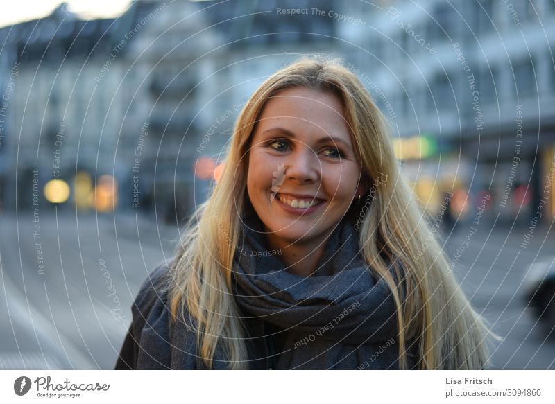 Smile - WOMAN - ZURICH STRAßE - EVENING Night life Party Woman Adults 1 Human being 18 - 30 years Youth (Young adults) Zurich Town Downtown