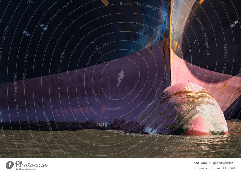 Nahaufnahme eines Schiffsbug im Hamburger Hafen Town Harbour Transport Traffic infrastructure Logistics Navigation Container ship Oil tanker Metal Steel Water