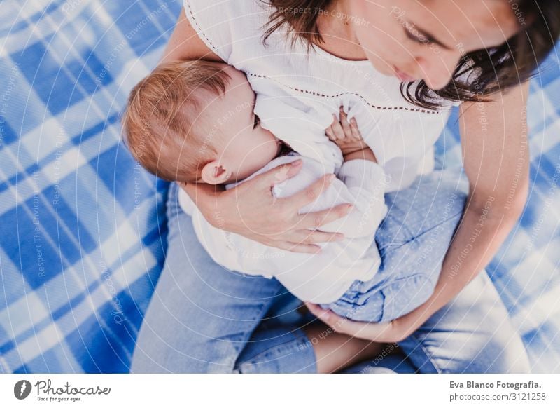 Mother Breast Feeding a Cute Baby. Newborn Girl. Stock Image - Image of  catwalk, lactancia: 69109467