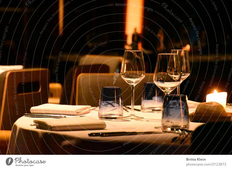 Dinner for 3 Banquet Drinking water Alcoholic drinks Wine Crockery Plate Glass Cutlery Elegant Joy Relaxation Calm Decoration Restaurant Going out Eating
