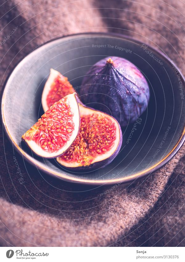 Fresh figs in a bowl, Vitage Style Food Fruit Fig Breakfast Organic produce Vegetarian diet Diet Crockery Bowl Lifestyle Exotic Healthy Wool blanket Eating