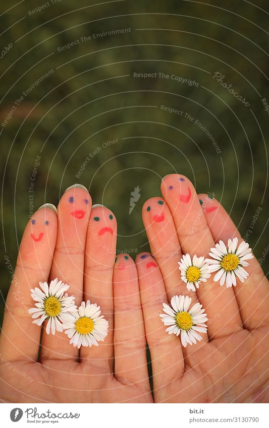 Firlefanz l finger with painted faces. Leisure and hobbies Playing Brothers and sisters Family & Relations Friendship Infancy Face Hand Fingers Nature Smiling