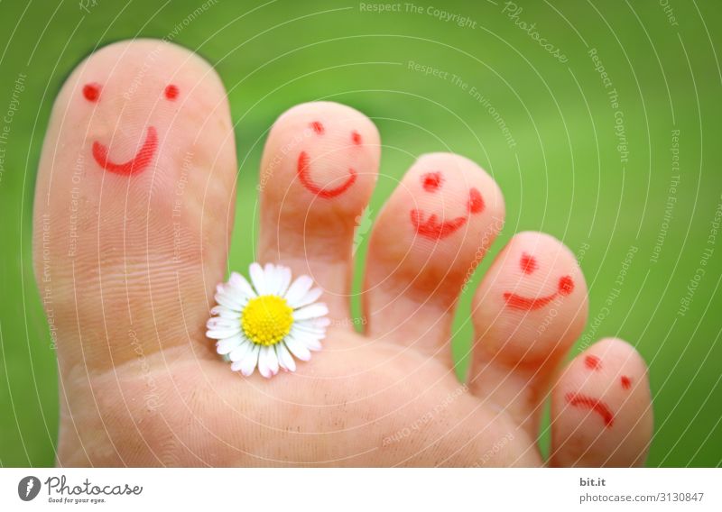 Firlefanz l Feet with painted faces Playing Human being Brothers and sisters Family & Relations Friendship Infancy Life Skin Face Nature Decoration Sign Smiling