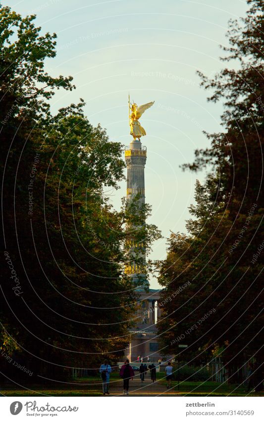 Victory Column again Victory column Monument else Goldelse victory statue Victoria big star Berlin zoo Downtown Berlin Germany Transport Figure Twilight Evening