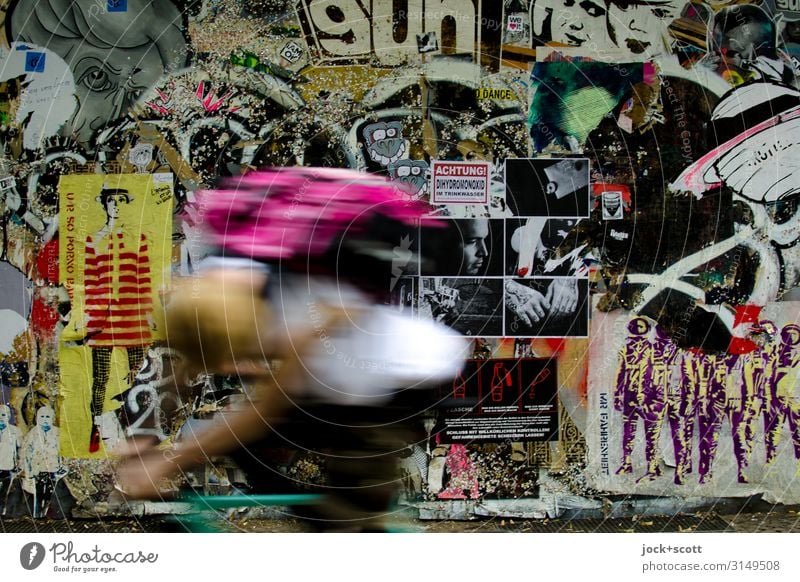 1700 pictures live with cyclists Street art Friedrichshain Wall (building) Backpack Poster Characters Exceptional Cool (slang) Uniqueness Original Speed Trashy