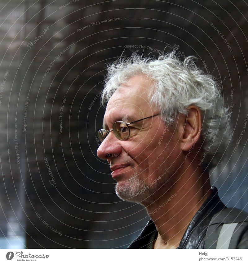 smiling male senior with silver-grey hair, glasses and three-day beard in half profile looks ahead Human being Masculine Man Adults Male senior Senior citizen