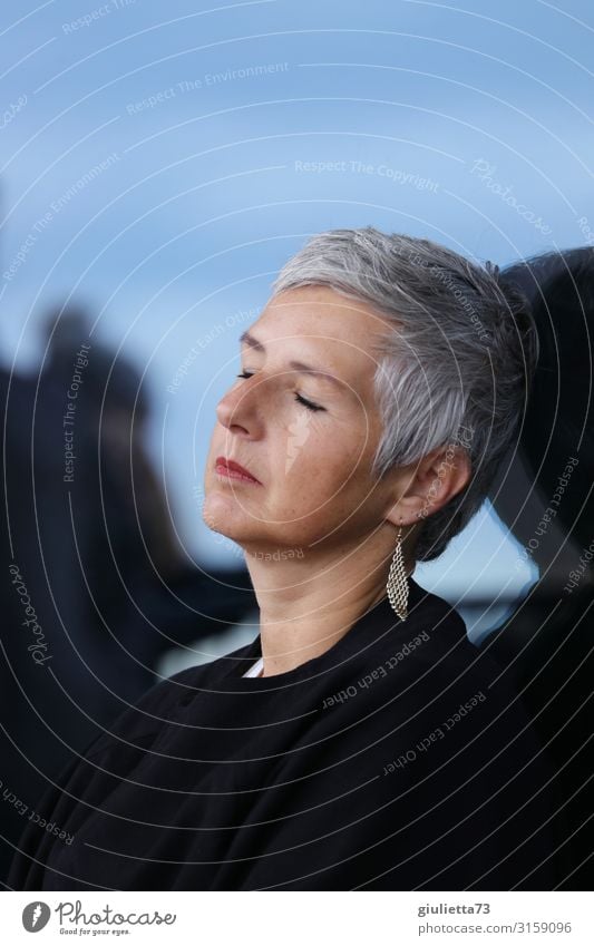 Short timeout | UT HH19 Woman Adults Female senior Senior citizen Life Human being 45 - 60 years 60 years and older Earring Gray-haired Short-haired Relaxation