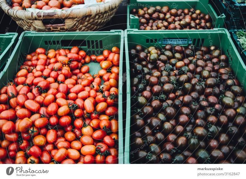 Farmer's market with old organic tomato varieties Food Vegetable Tomato Nutrition Eating Organic produce Vegetarian diet Diet Fasting Finger food Shopping