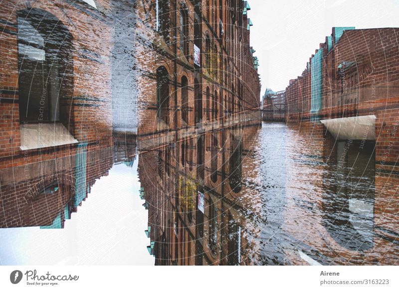 Multi | UT Hamburg Water River bank Port City Old town Harbour Manmade structures Brick facade Tourist Attraction Old warehouse district Famousness Above Under