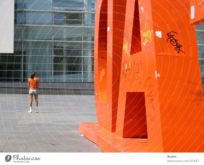 orange Woman Girl Letters (alphabet) Tin Barcelona Orange Back Backwards Glas facade Contrast