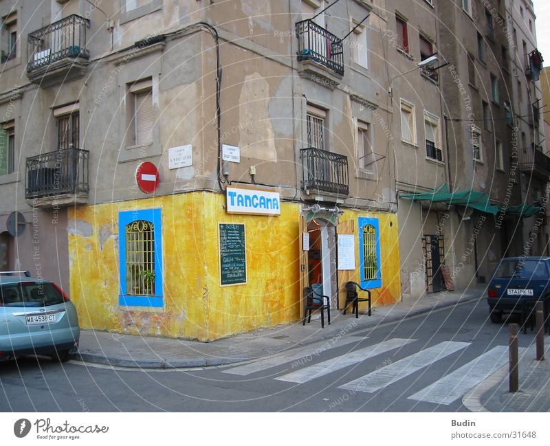 tangana House (Residential Structure) Wall (building) Yellow Bar Restaurant Barcelona Architecture Blue Street Corner Exceptional Contrast
