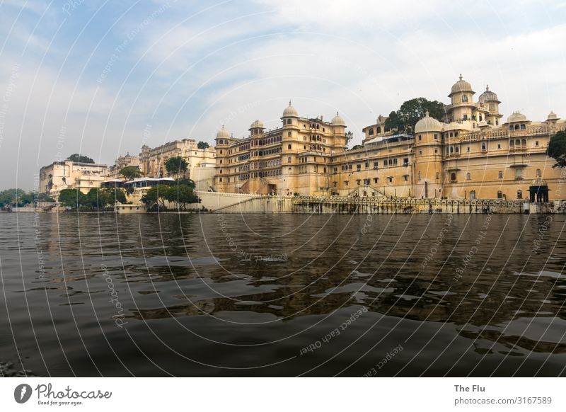 City Palace Udaipur Architecture Tree Lakeside Lake Pichola Maharadscha Palace India Rajasthan Asia Small Town Downtown Old town Skyline Deserted