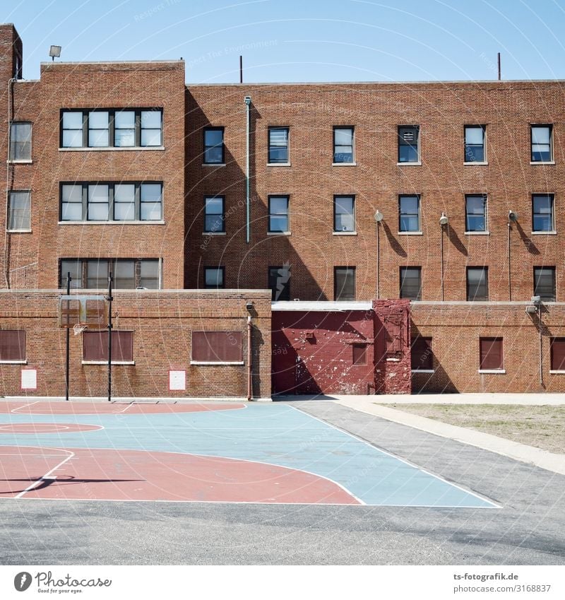 School's out in New York City Sports Ball sports Sporting Complex Basketball arena Parenting Education School building Schoolyard USA Town
