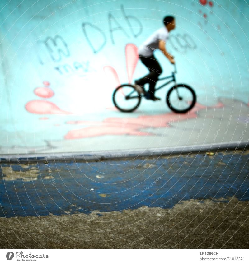 P O O L Leisure and hobbies Playing Sports Cycling BMX bike Halfpipe pool Boy (child) Young man Youth (Young adults) 1 Human being 8 - 13 years Child Infancy