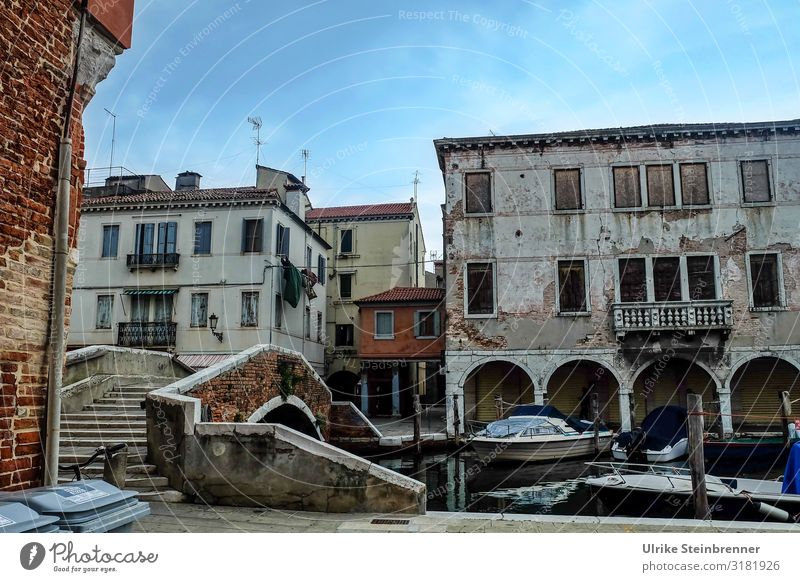 Old buildings with bridge on the Canal Vena in Chioggia Vacation & Travel Tourism Trip Sightseeing City trip chioggia Italy Europe Village Fishing village