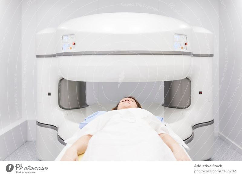 open magnetic resonance machine exam Patient undergoing Radiology Woman Youth (Young adults) Human being radiologist oncology Magnetic Hospital occupation