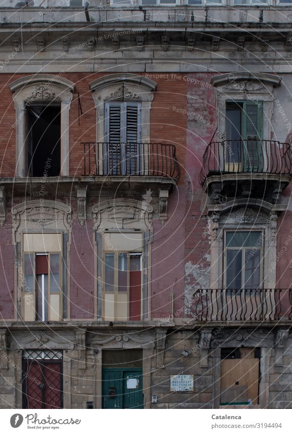 A former B & B disintegrates Sicily Italy Small Town House (Residential Structure) Dream house Ruin Manmade structures Building Architecture Facade Balcony