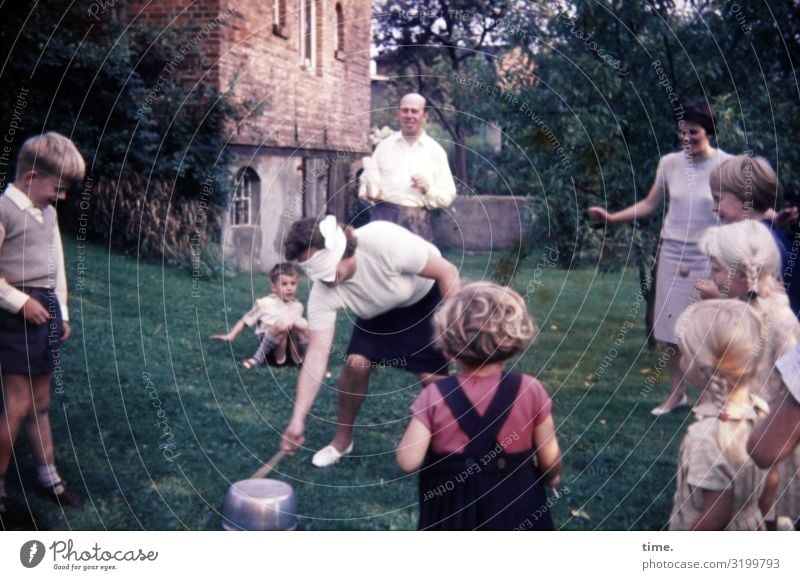 Childhood games. The tin can't stop. Sports girl Boy (child) Woman Adults Man Family & Relations Friendship Crowd of people Garden House (Residential Structure)