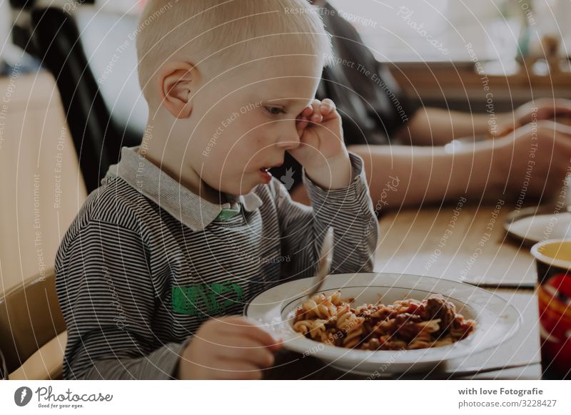Tiredness Human being Masculine Toddler Boy (child) Infancy 1 1 - 3 years Eating Sit Fatigue Healthy Eating Noodles Yawn Colour photo Interior shot Day