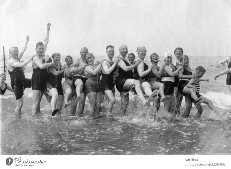 Bathing fun 100 years ago 2.0 Leisure and hobbies Vacation & Travel Ocean Grandparents Senior citizen Grandfather Grandmother Baltic Sea Past Twenties Former