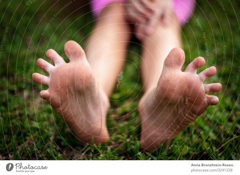 Spreaded toes Joy Relaxation Freedom Summer Garden Child Girl Youth (Young adults) Feet Toes 8 - 13 years Infancy Spring Warmth Grass Park To enjoy Sit Dirty