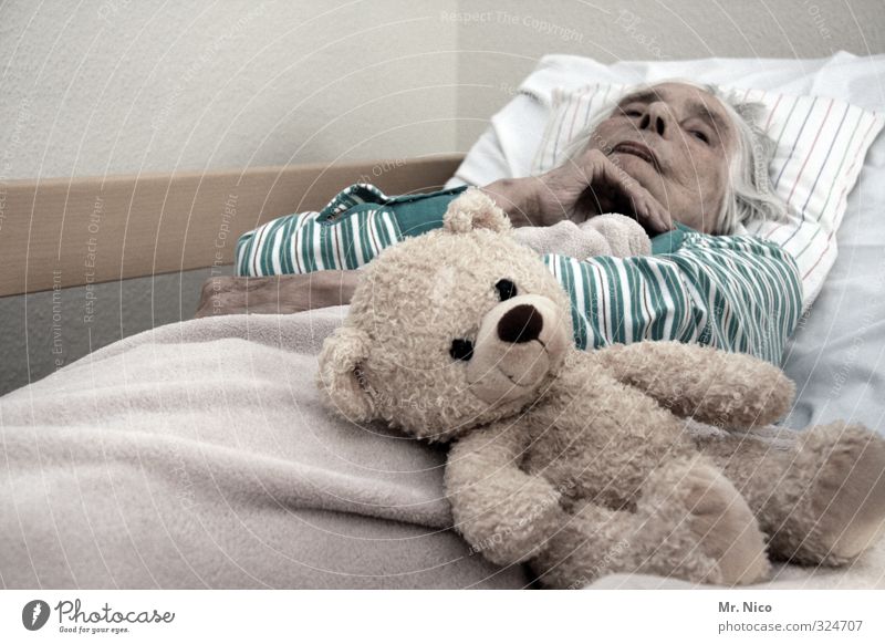 mascot | from start to finish Healthy Care of the elderly Nursing Feminine Grandmother Senior citizen 60 years and older Lie Sadness Concern Death Fatigue