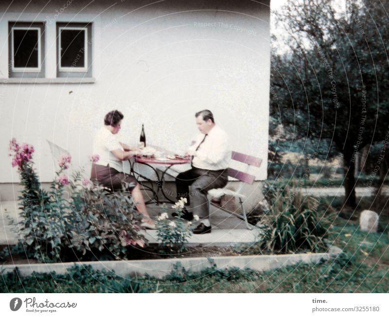 meal Eating Living or residing Flat (apartment) Garden Furniture Masculine Feminine Woman Adults Man 2 Human being Shirt Skirt Pants Communicate Sit Together
