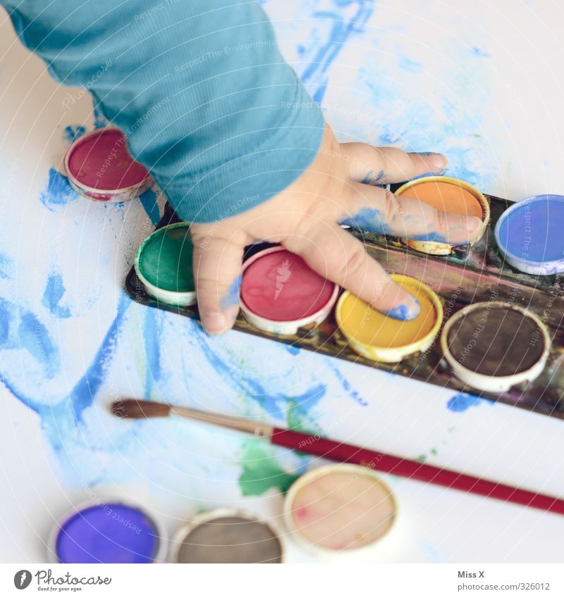 such fun Leisure and hobbies Playing Handicraft Human being Child Toddler Arm Fingers 1 1 - 3 years 3 - 8 years Infancy Art Artist Painter Dark Multicoloured