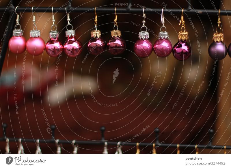 Christmas tree balls in berry tones lined up at a booth on the Christmas market Feasts & Celebrations Christmas & Advent Esthetic Authentic Glittering